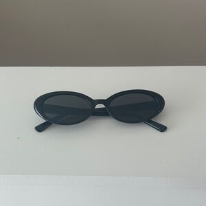 Chic Black Oval Sunglasses